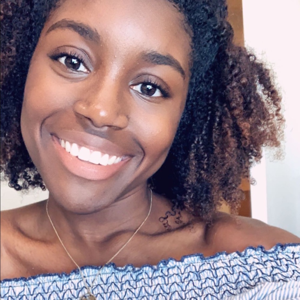 Meet your Posher, Olivia